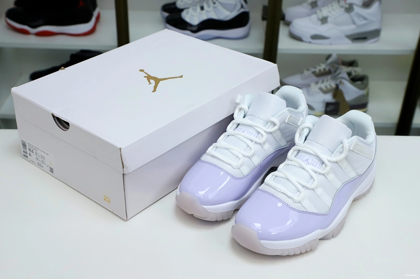 PURE 11 JORDAN VIOLET AIR LOW 0210